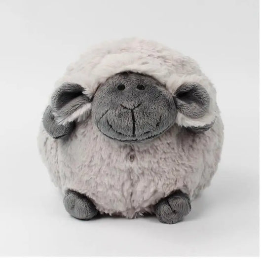 Peluche bébé en forme de mouton, douce et câline, pour des moments de réconfort et de sommeil paisible.