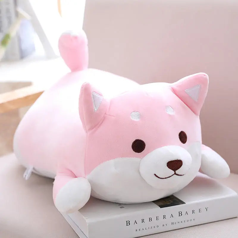 Peluche Shiba Inu rose douce et mignonne, un compagnon câlin idéal pour enfants et bébés.